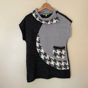 Trisha Tyler Short Sleeve Knit Sweater Top